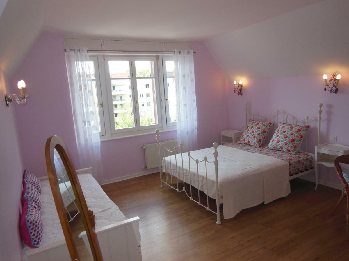 ブザンソン Les Fontenottes Bed & Breakfast エクステリア 写真